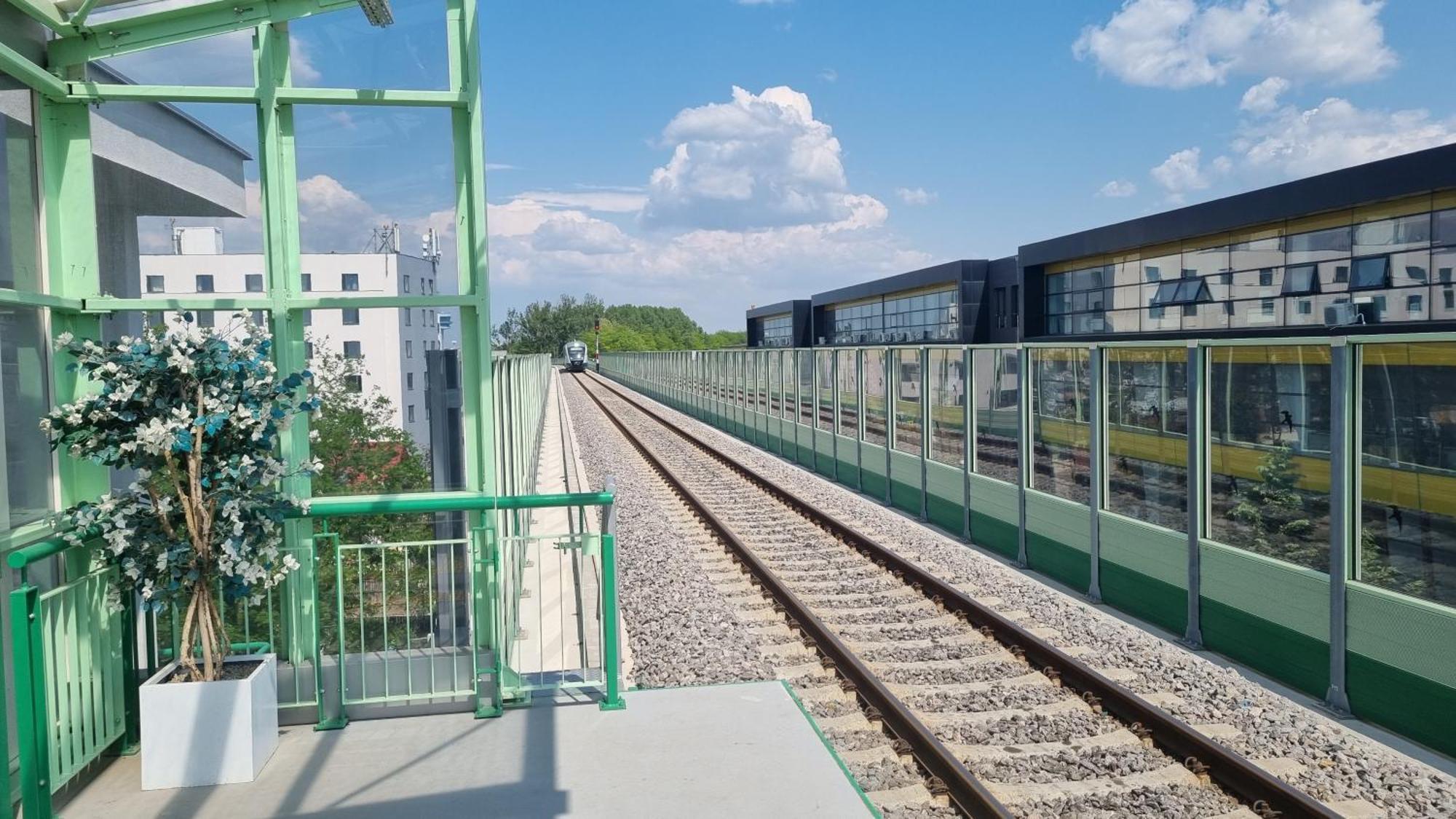 Airport Residence 3 Отопени Екстериор снимка