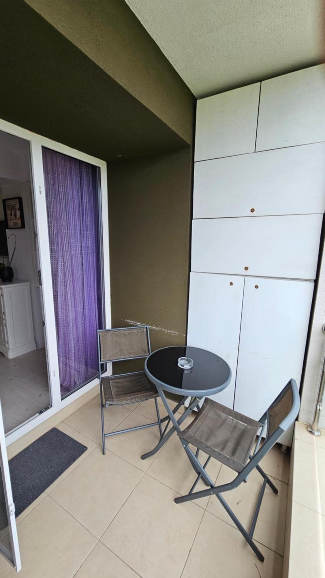 Airport Residence 3 Отопени Екстериор снимка