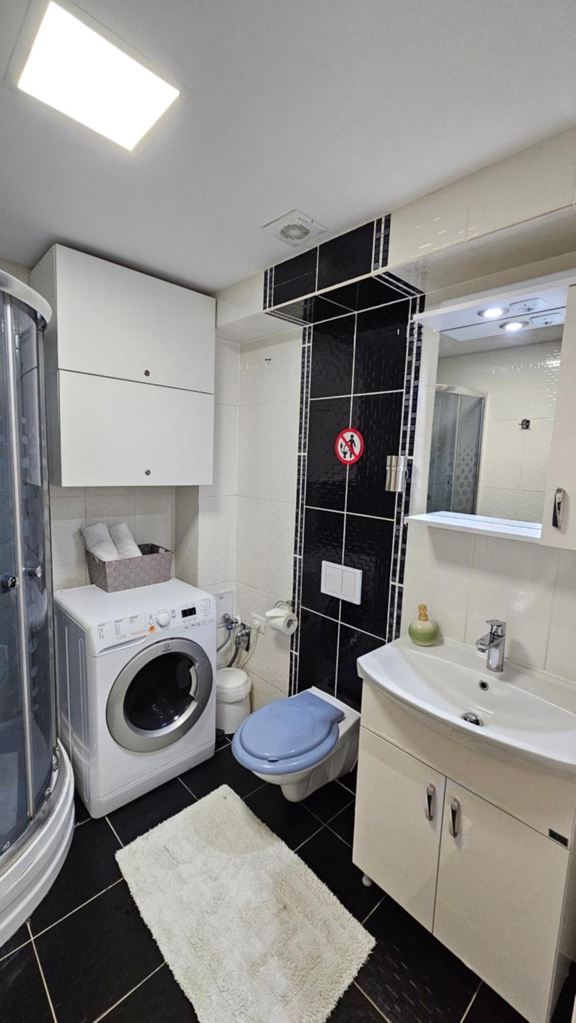 Airport Residence 3 Отопени Екстериор снимка