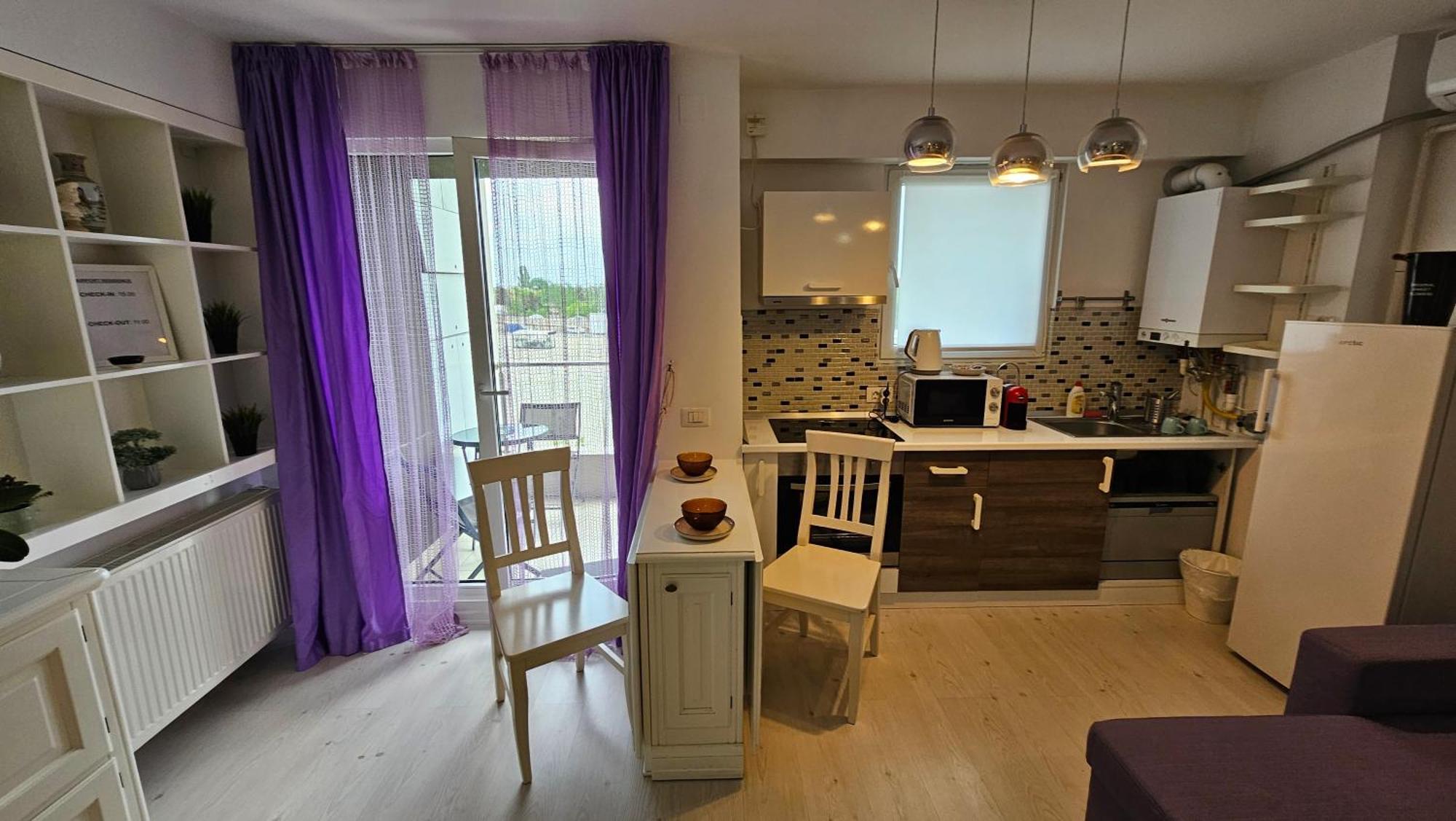 Airport Residence 3 Отопени Екстериор снимка